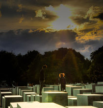 Auf dem Denkmal by Marianne Drews