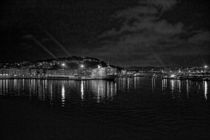 Ancona harbour at night. Monotone. von Colin Metcalf