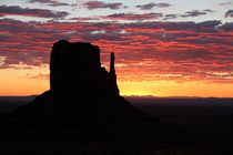 Sunrise im Monument Valley by Bruno Schmidiger