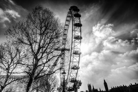London-eye-11-bw