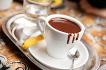 hot milk chocolate and ginger cookie von Arletta Cwalina