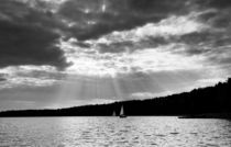 Black and white lake view von Arletta Cwalina