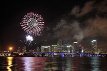 Skyline Miami mit Feuerwerk by Mario Hommes