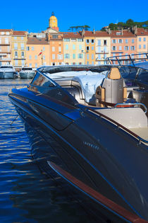 speed boat in harbor 2 von Leandro Bistolfi