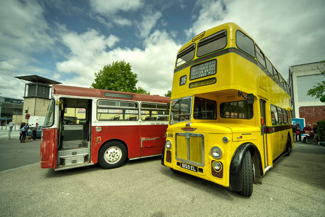 Red-bus-yellow-bus