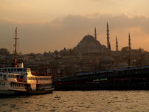 Sunset over Yeni Cami, Eminönü, Istanbul by Stephanie Gille