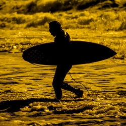 Surfer-silhouette