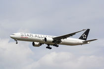 Star Alliance Boeing 777 by David Pyatt