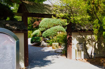 Entrance gate of the Japanese garden 2 von lanjee chee