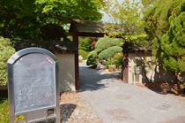 Entrance gate of the Japanese garden 3 von lanjee chee