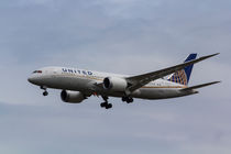 United Airlines Boeing 787 by David Pyatt