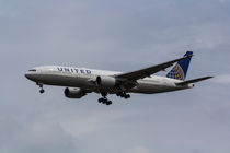 United airlines Boeing 777 by David Pyatt