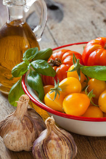 Biotomaten und Olivenöl - Organic tomatoes and olive oil by Thomas Klee