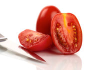 Tomaten und Messer -  Tomatoes and knife von Thomas Klee