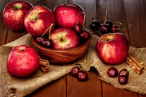 Apples and cherries von Lana Malamatidi