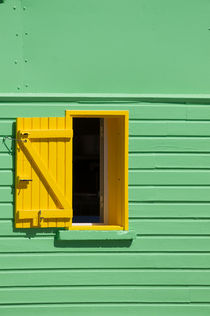 Green Wall, Yellow Window von cinema4design