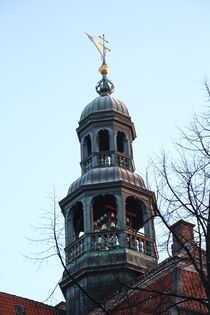 Der Glockenturm vom Lüneburger Rathaus by Anja  Bagunk