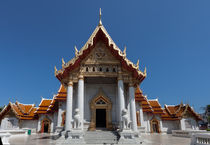 Buddhist temple Bangkok by Leighton Collins