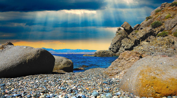 Sun-rays-through-the-clouds-crimea-russia-black-sea