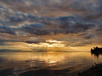 Sunset over Qualicum Bay by wenslow
