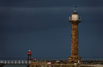 Pier Lighthouse and Beacon, Whitby von Rod Johnson