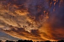 Sonnenuntergang mit roten Wolken by Jörg Hoffmann