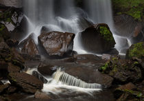 Wet stones and a waterfall von Leighton Collins