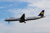Lufthansa Airbus A321 by David Pyatt