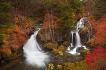 Ryuzu Falls near Nikko, Japan in autumn von Sara Winter