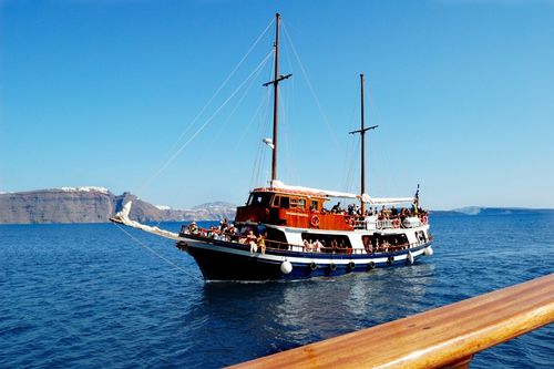 The-boat-trip-around-the-cyclades-greece