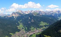 Stunning View of a Valley von Philipp Tillmann