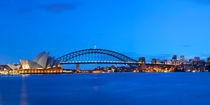 Harbour Bridge and Sydney skyline, Australia at dawn von Sara Winter