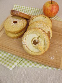 Apfelringe im Pfannkuchen by Heike Rau