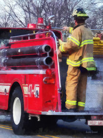 Fireman on Back of Fire Truck von Susan Savad