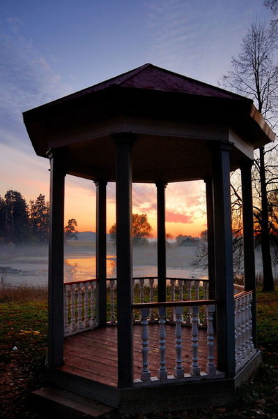 Wooden-gazebo-in-the-estate-of-pushkin-in-the-village-of-zakharovo-moscow-region-russia