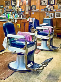 Two Barber Chairs With Pink Striped Barber Capes von Susan Savad