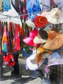 Hats and Purses at Street Fair von Susan Savad