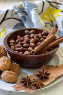 Nuts and spices von Lana Malamatidi