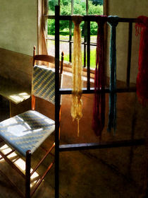 Hanging Skeins of Yarn von Susan Savad