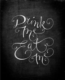 Drink Me, Eat Me Typography on Chalkboard von Sandra Vargas