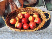 Apples and Bananas in Basket von Susan Savad