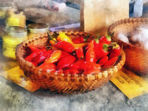 Vegetables - Hot Peppers in Farmers Market von Susan Savad