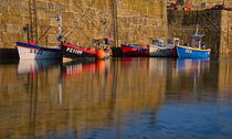 Boats at Mousehole in Cornwall von Pete Hemington