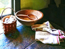 Basket of Eggs and Wooden Bowl von Susan Savad