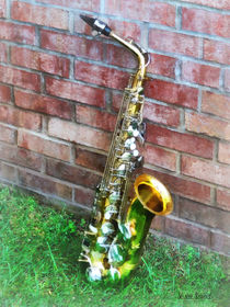 Saxophone Against Brick von Susan Savad