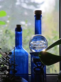 Blaue Flaschen by Angelika  Schütgens