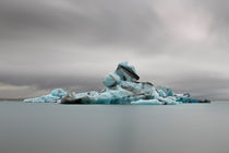 Eisberg in Island by Hanns Clegg