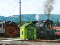 Steam Locomotive Coming into Train Yard von Susan Savad