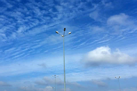 Lamps-under-the-blue-sky-bun