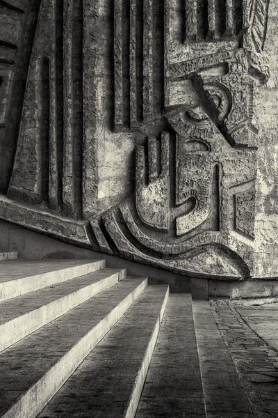 Monochrome-steps-and-stone-carving-art
